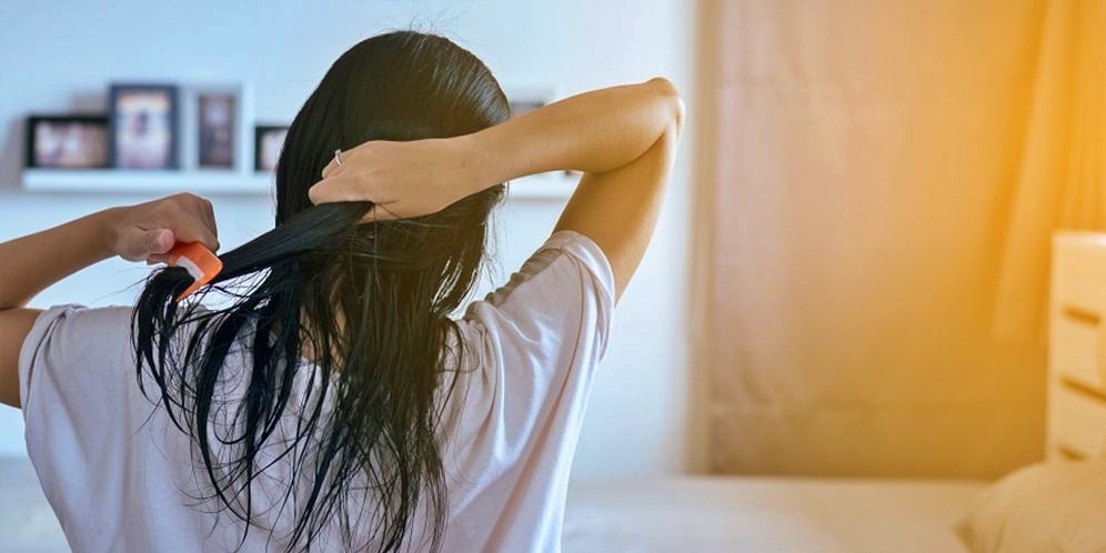 Tidur dengan rambut basah