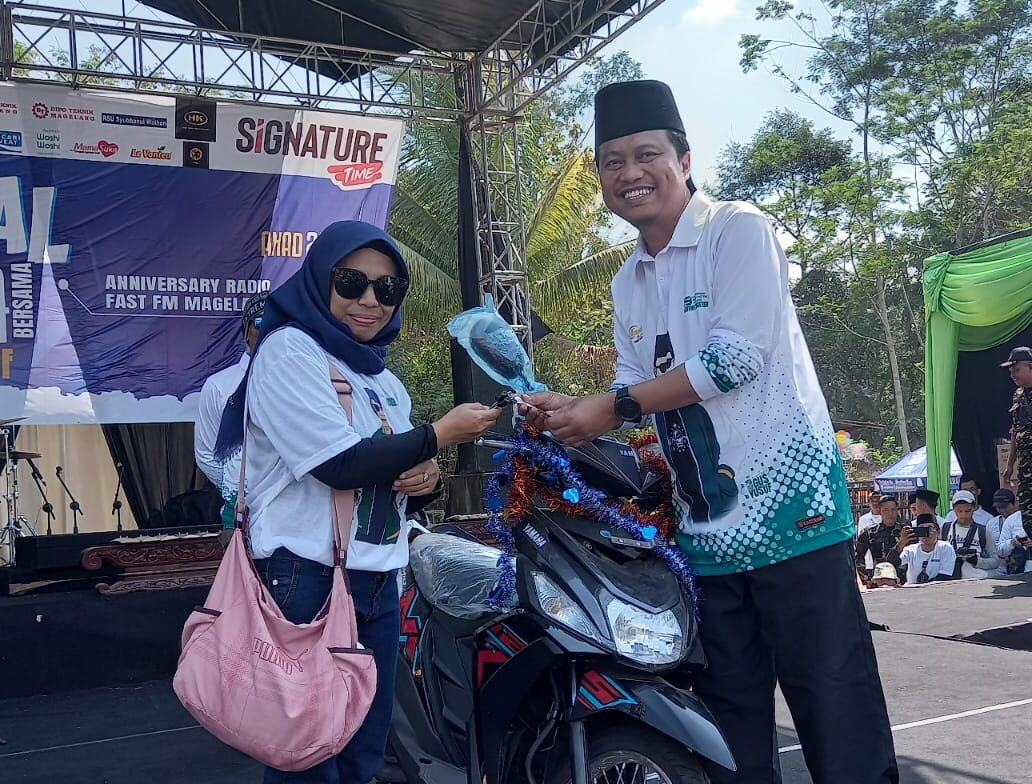Rayakan HUT ke-19, Radio Fast FM Magelang Gelar Jalan Sehat Bersama Gus Yusuf