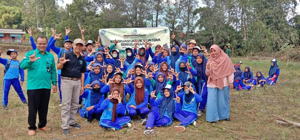 World Clean Up Day (Hari Bersih-bersih Sedunia) tahun2023, Dinas Lingkungan Hidup (DLH) Kabupaten Magelang, melakukan 'Gerakan Pungut Sampah' yang melibatkan guru dan semua siswa SMP Negeri 1 Ngablak