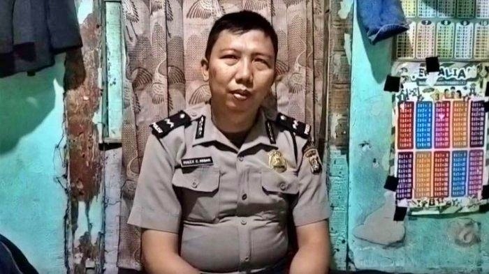 Anggota Polsek Jagakarsa, Aipda Rully bertugas dengan mata satu