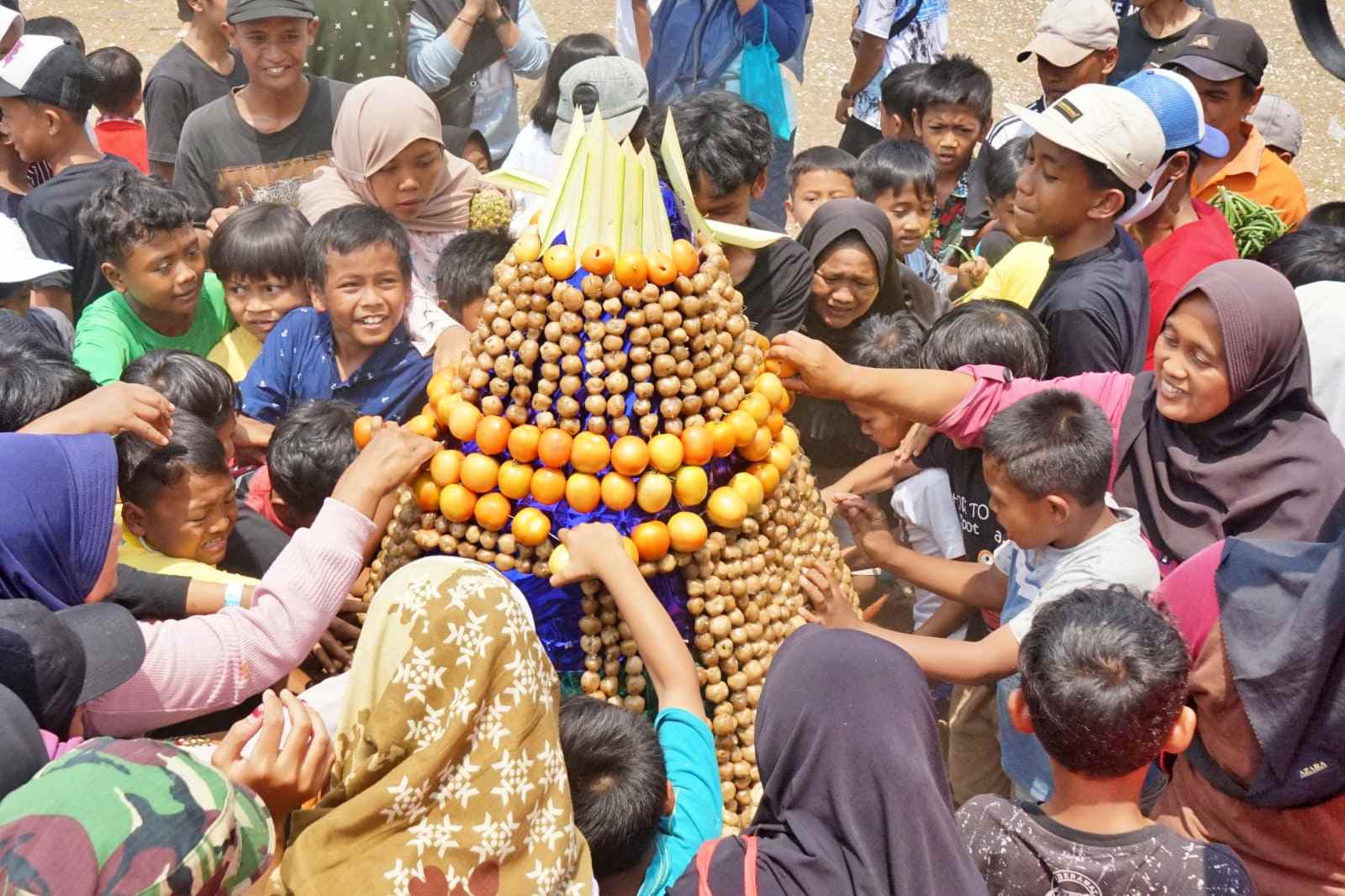 Grebeg Ojeg Drojogan Ke-9 di Lapangan Desa Sidomulyo, Kecamatan Salaman.
