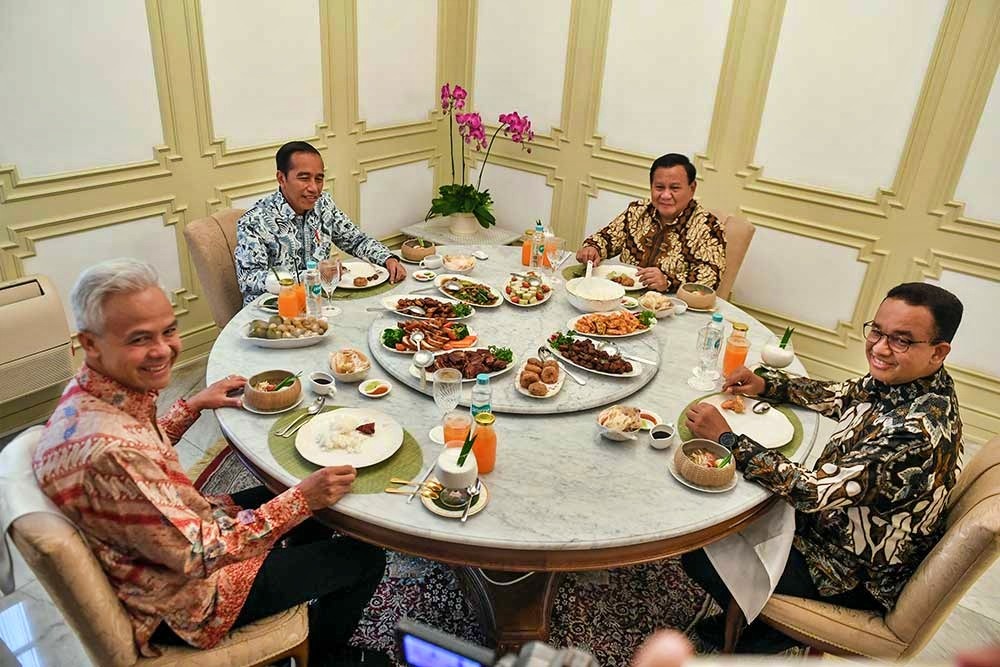 Jokowi makan siang bareng tiga capres