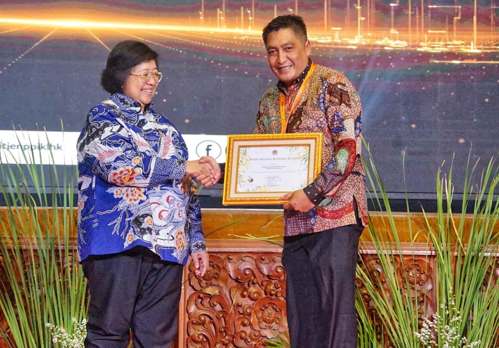 Pemerintah Kabupaten Magelang kembali meraih penghargaan Program Kampung Iklim (Proklim) ke enam kalinya secara berturut-turut dari Kementerian Lingkungan Hidup dan Kehutanan (KLHK) RI