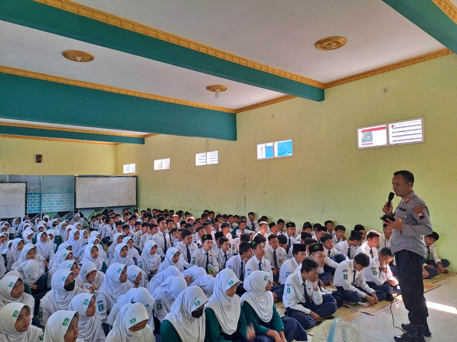 Tingkatkan Kesadaran Hukum di Kalangan Pelajar, Polsek Mertoyudan Adakan Sosialisasi di MTs Al Huda