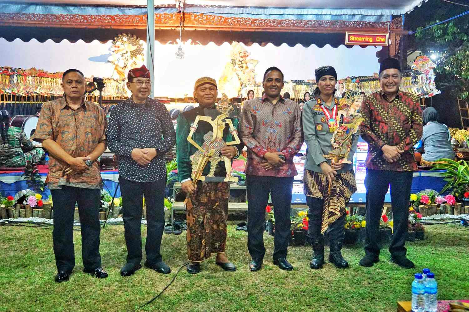 Wayang Kulit di Kodim Magelang peringatan HUT TNI Ke 78