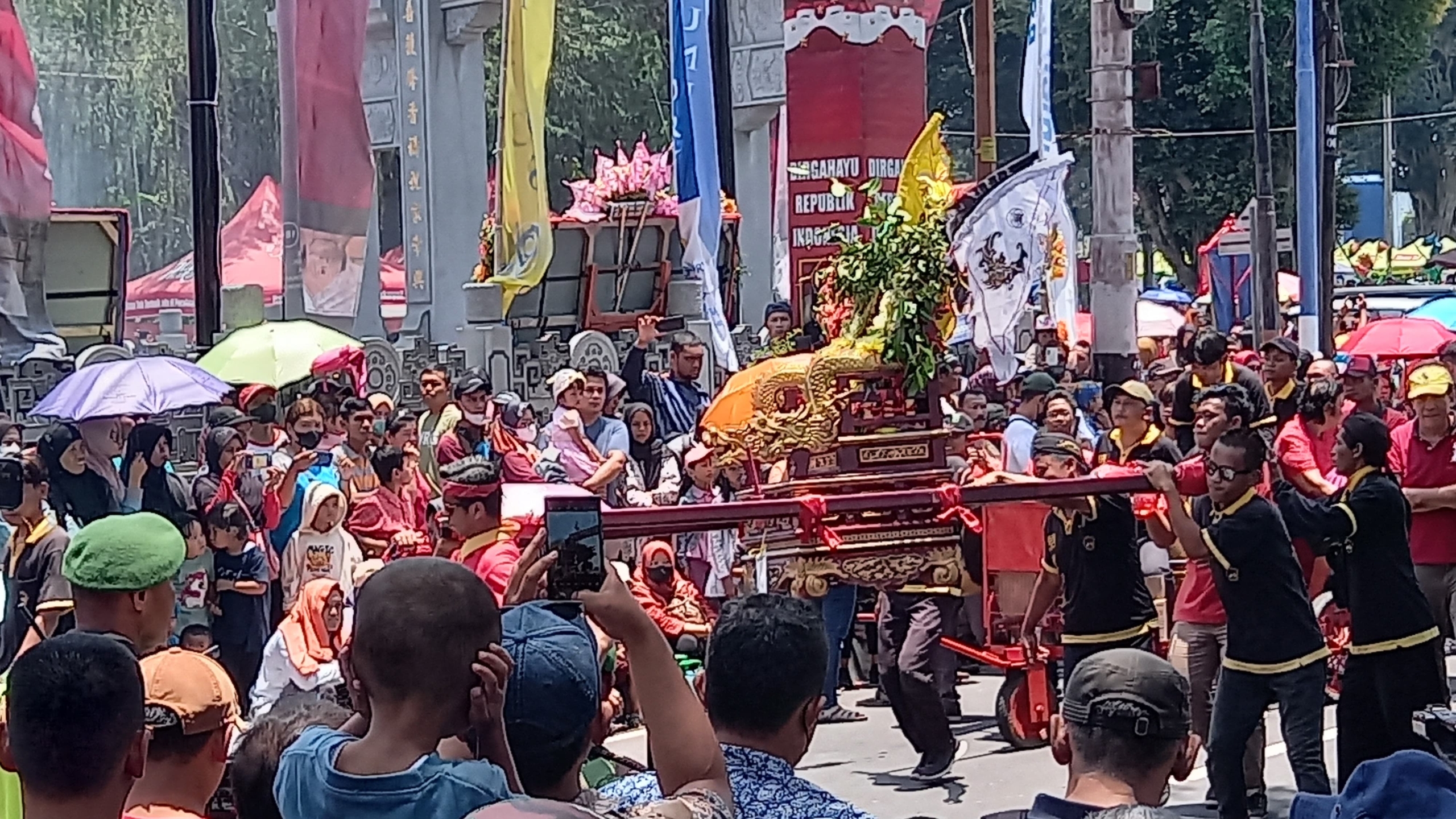 Meriahnya Kirab Jut Bio di Kota Magelang