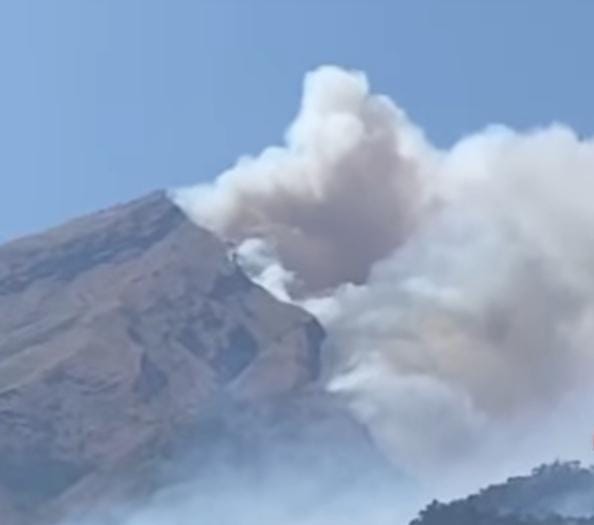 Jalur Pendakian Gunung Merbabu Ditutup Akibat Karhutla