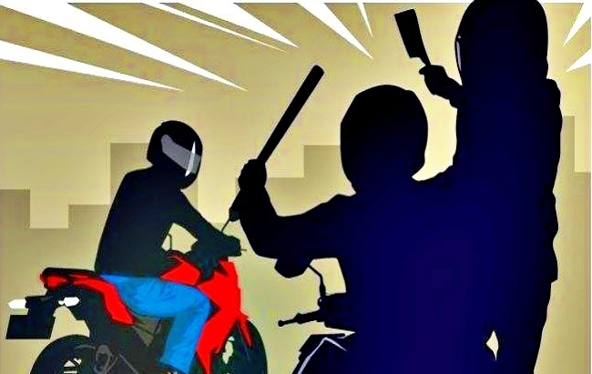 ilustrasi pesepeda motor dikejar dengan sajam dan kecelakaan di Secang Magelang