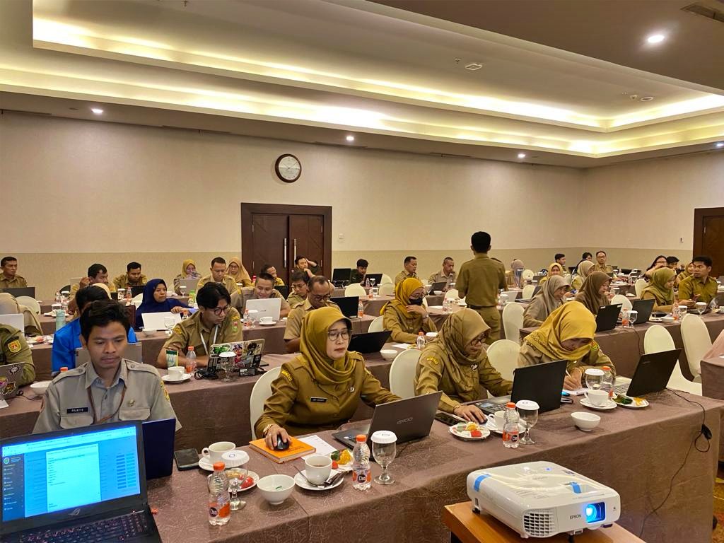 Bimbingan Teknis Penyusunan Metadata Statistik Sektoral yang diselenggarakan oleh Dinas Kominfo Kabupaten Magelang di Grand Artos Hotel