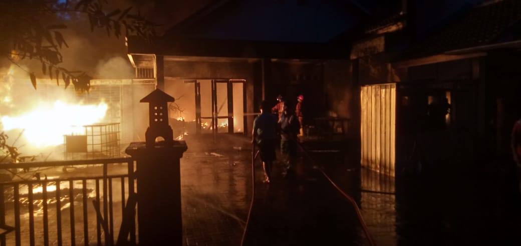 Diduga Korsleting Listrik, Rumah di Bandongan Magelang Terbakar