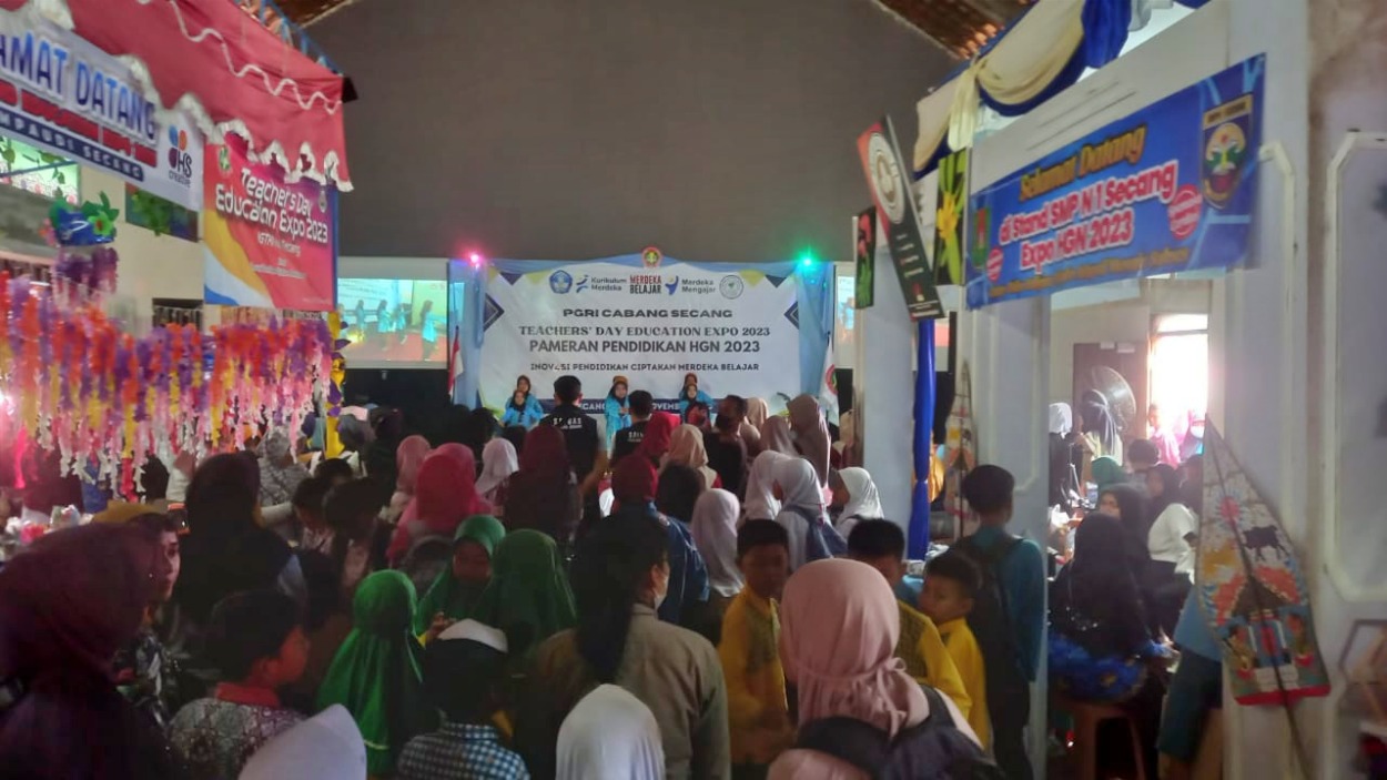 PGRI Kecamatan Secang mengadakan Expo dan Pentas Seni HGN