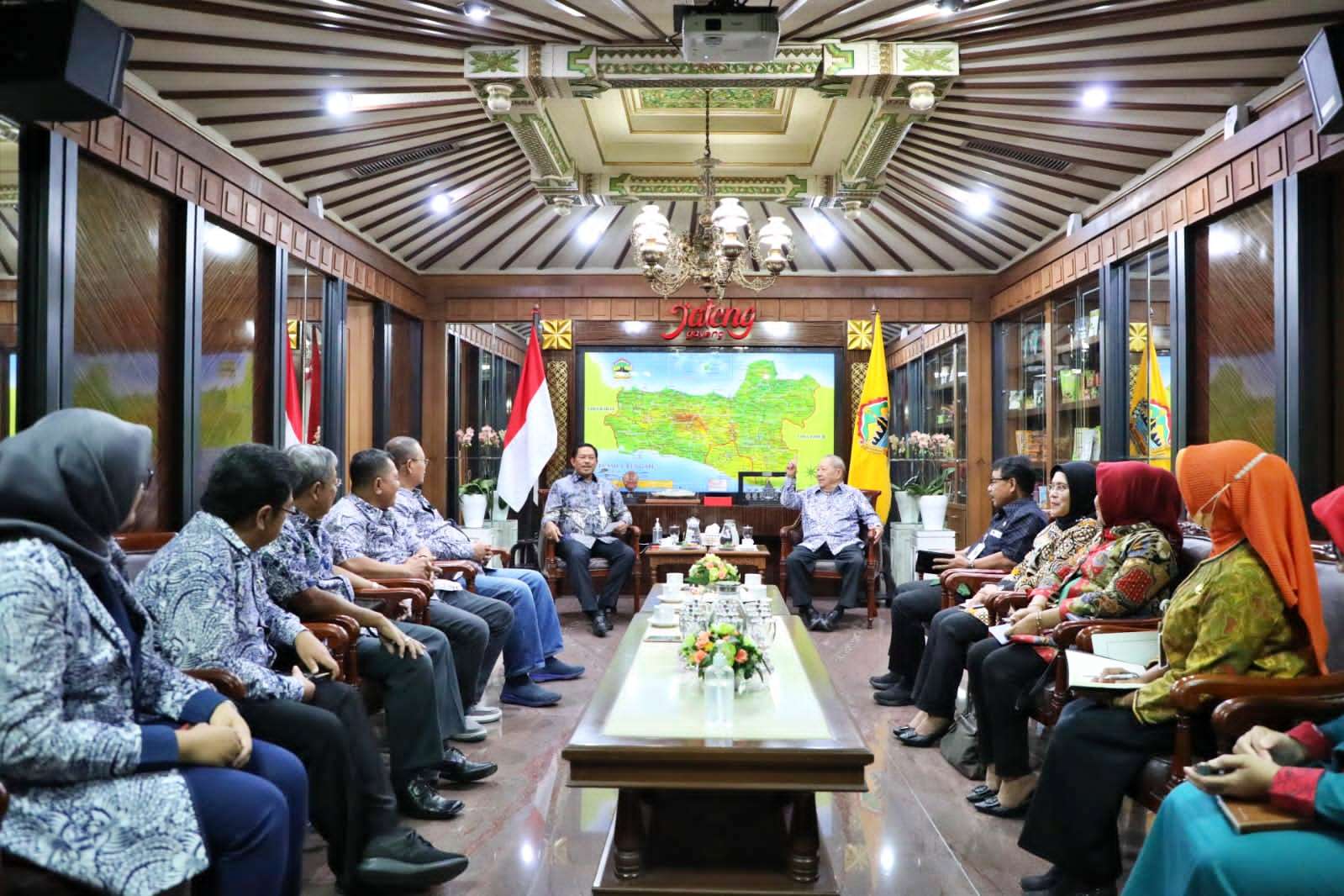 PJ Gubernur Jateng saat diskusi terkait UMP Jateng Tahun 2024