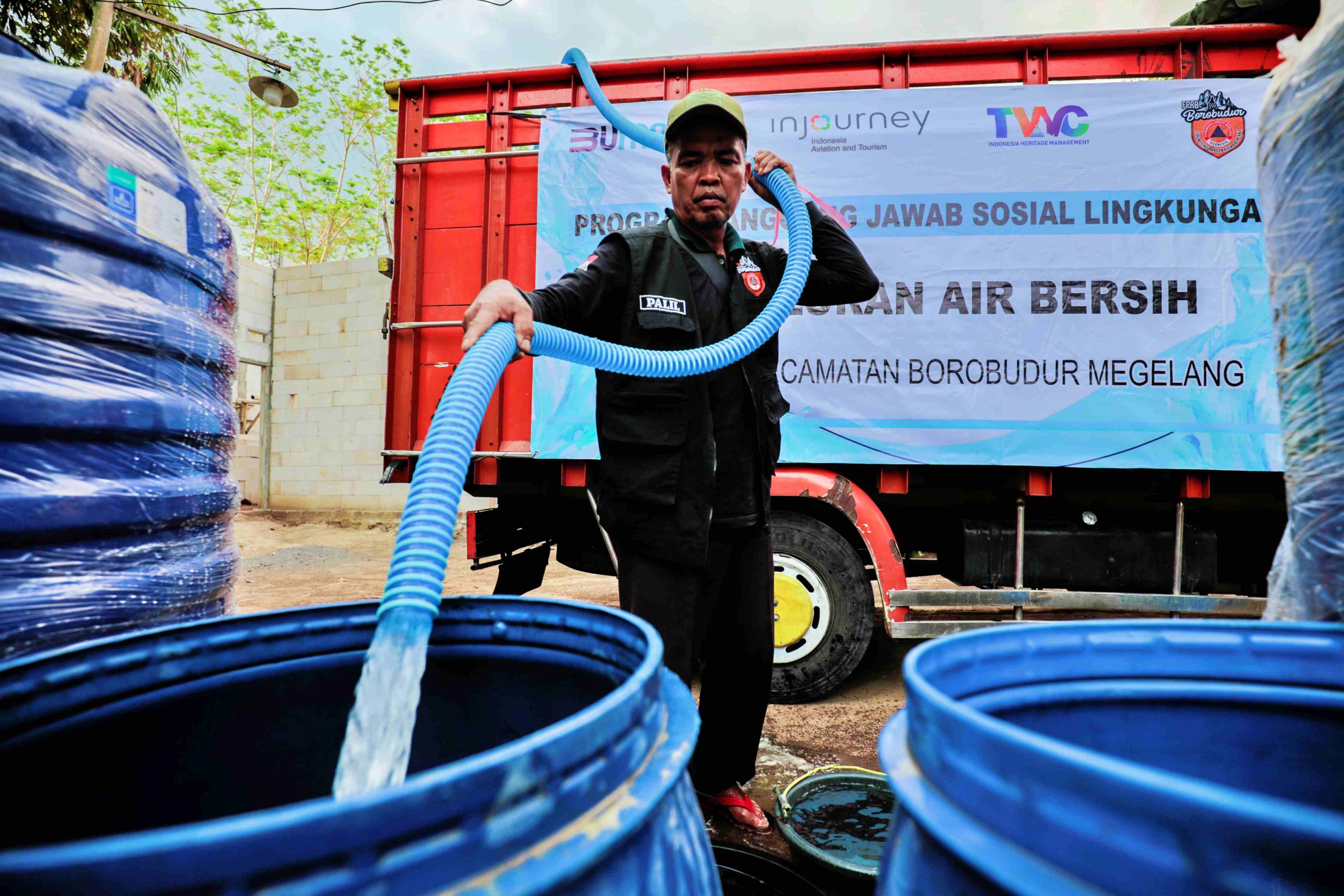 PT TWC Salurkan Bantuan Air Bersih di Desa Desa Kecamatan Borobudur