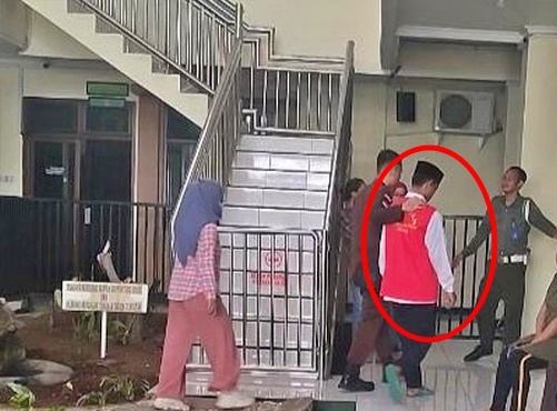 Pelaku pembacokan guru di Demak saat akan menjalani sidang