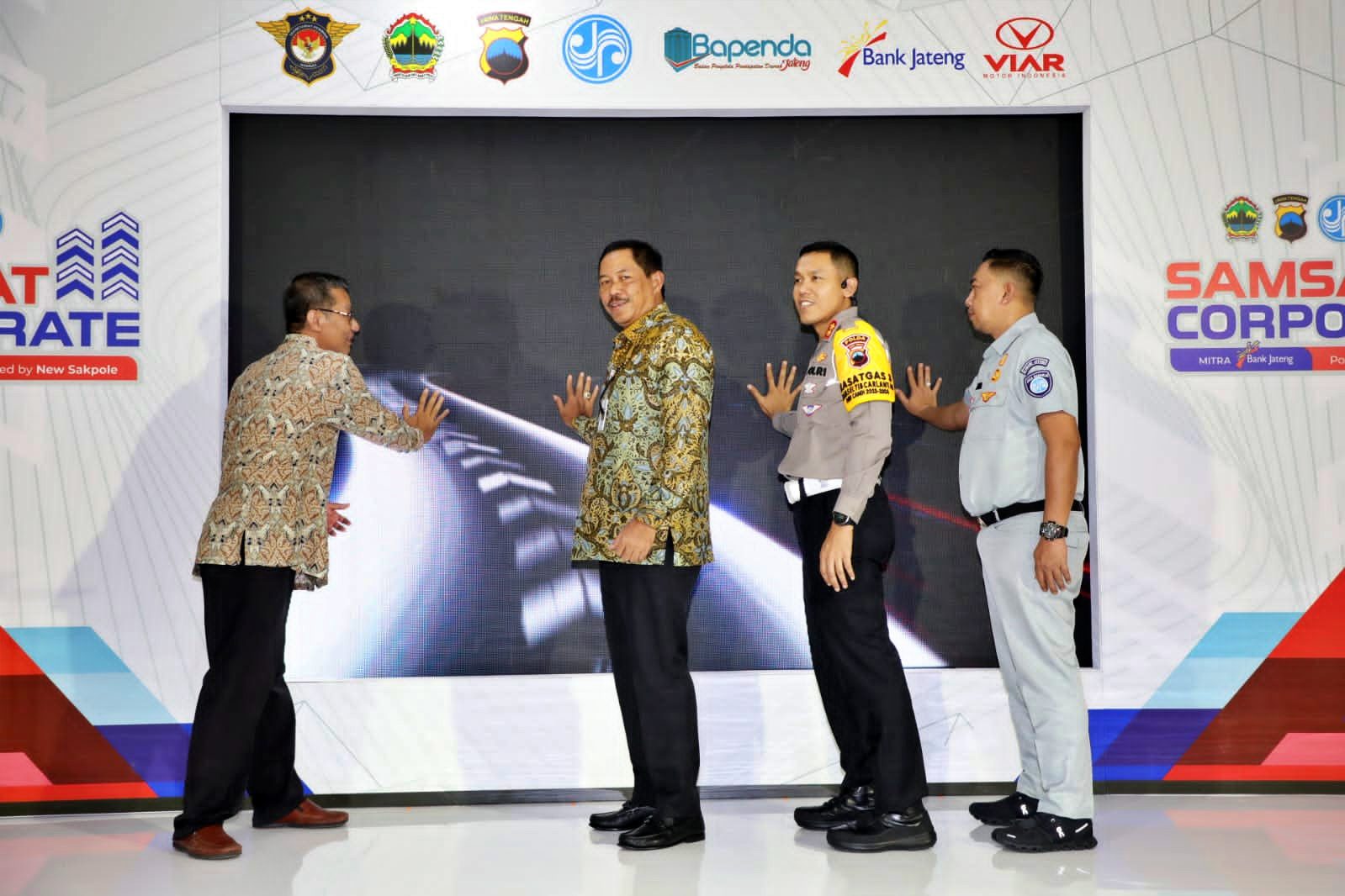 Pemprov Jateng meluncurkan program Samsat Corporate di Semarang,