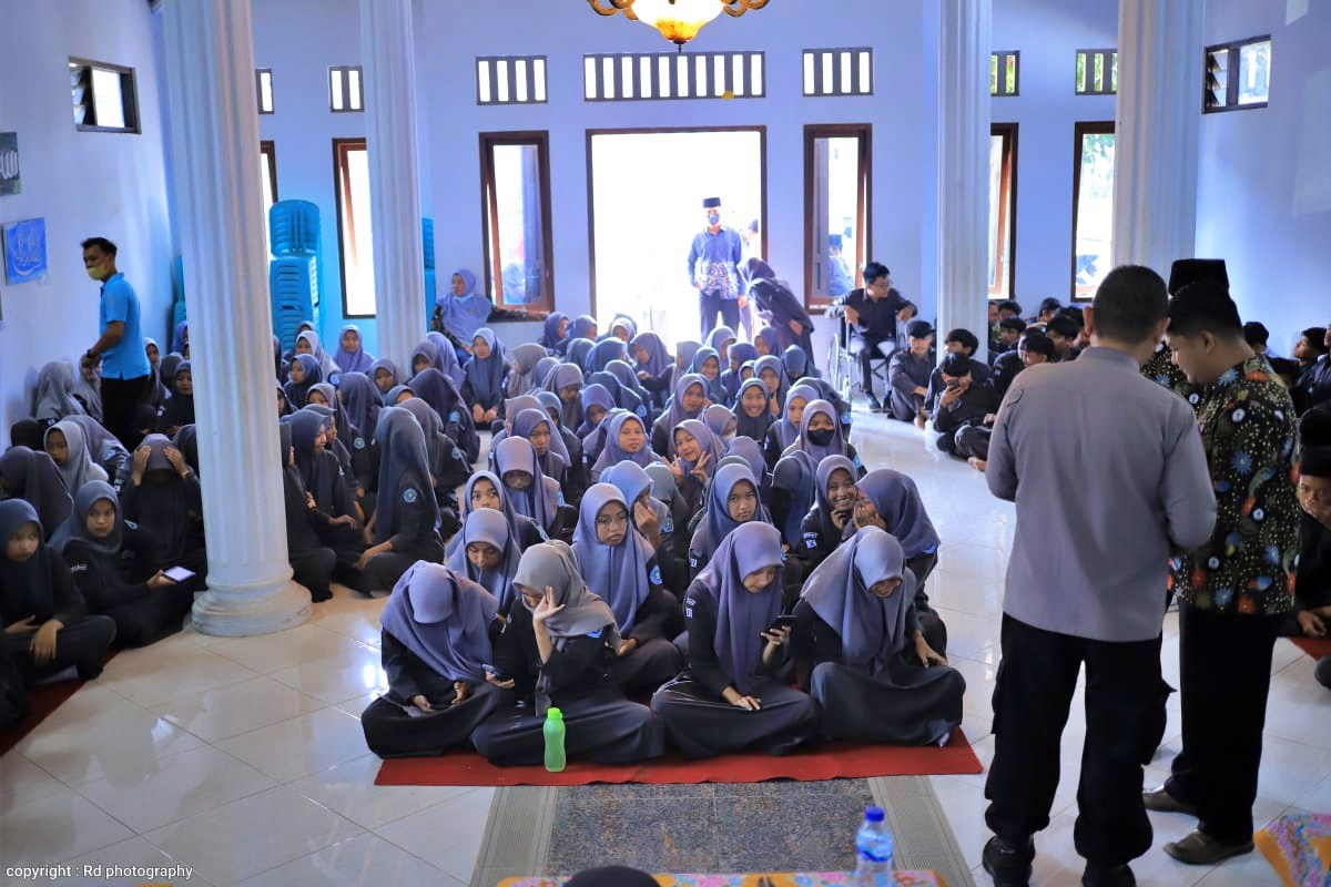 Polresta Magelang Adakan Binluh di SMA Islam Sudirman Pakis