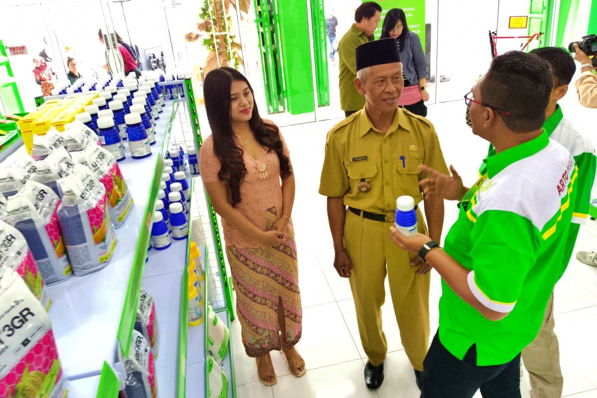 Toko Pertanian Arto Mart di Kaponan Pakis Magelang_foto Bayu Sapta Nugraha
