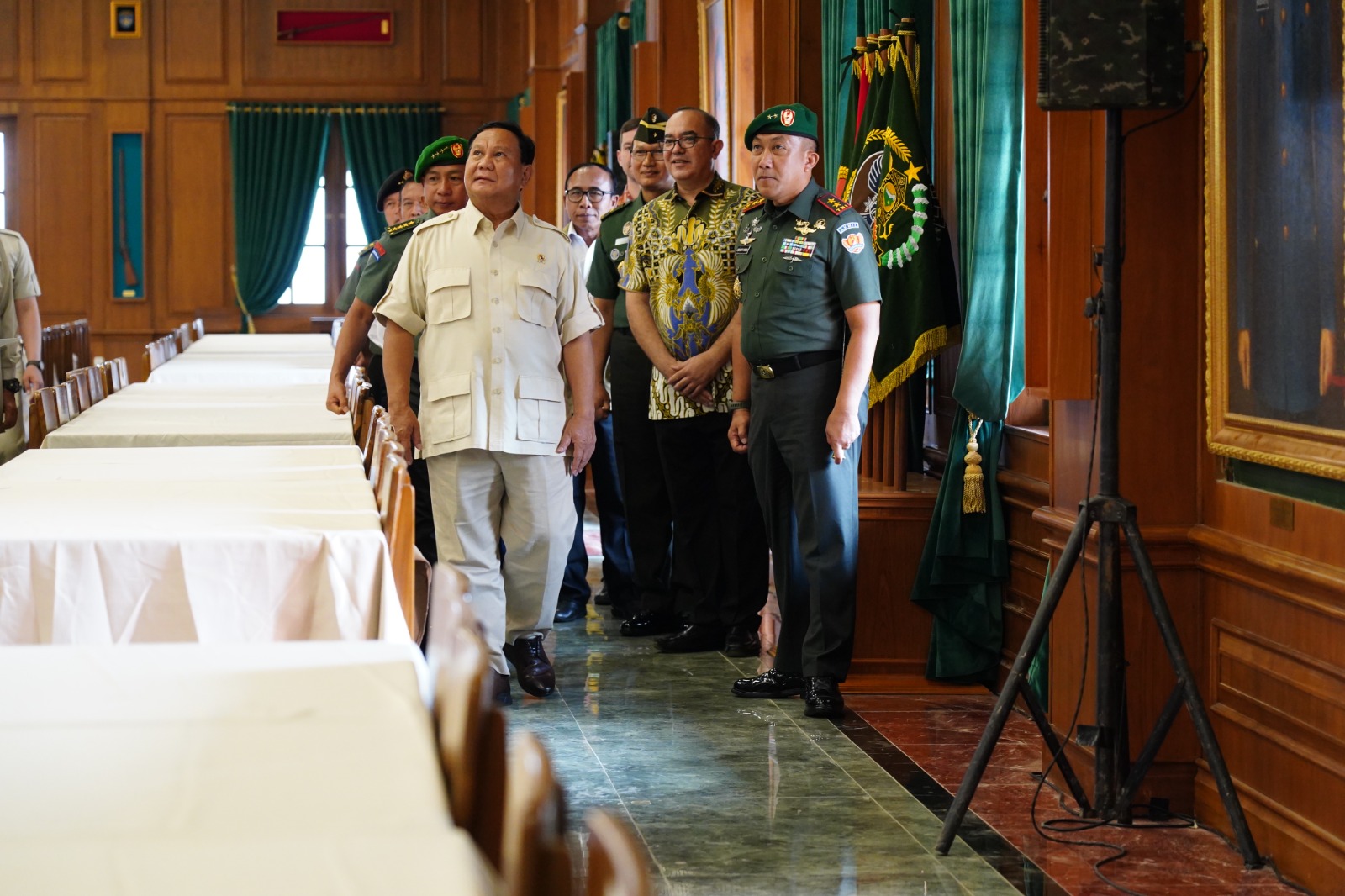 Menhan Prabowo Resmikan Ruang Makan Husein di Akmil Magelang