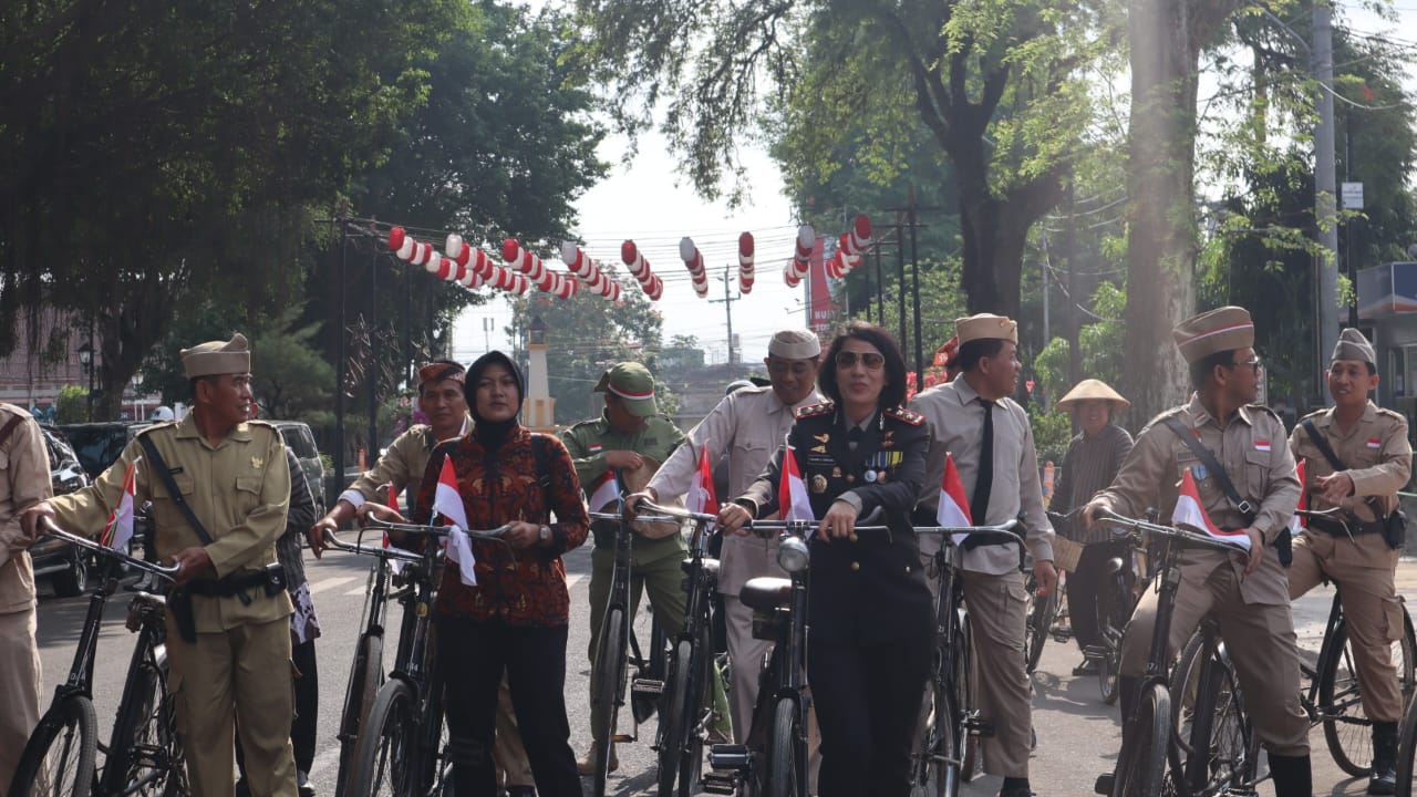 Kapolres Magelang Kota Bersama Komunitas Gowes Kunjungi Museum dan TMP