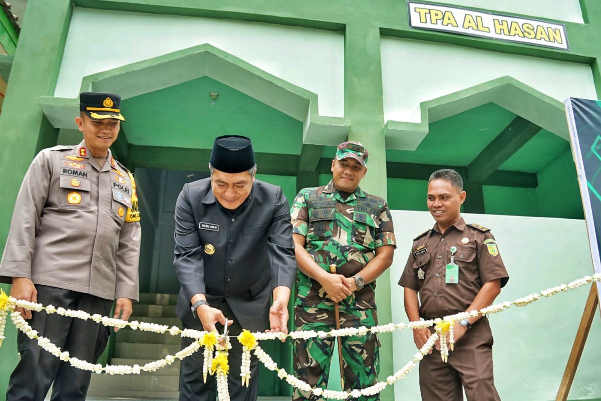 jajaran Forkompimda Magelang meresmikan Karya Bhakti TNI tahap III tahun anggaran perubahan 2023 di Pakis