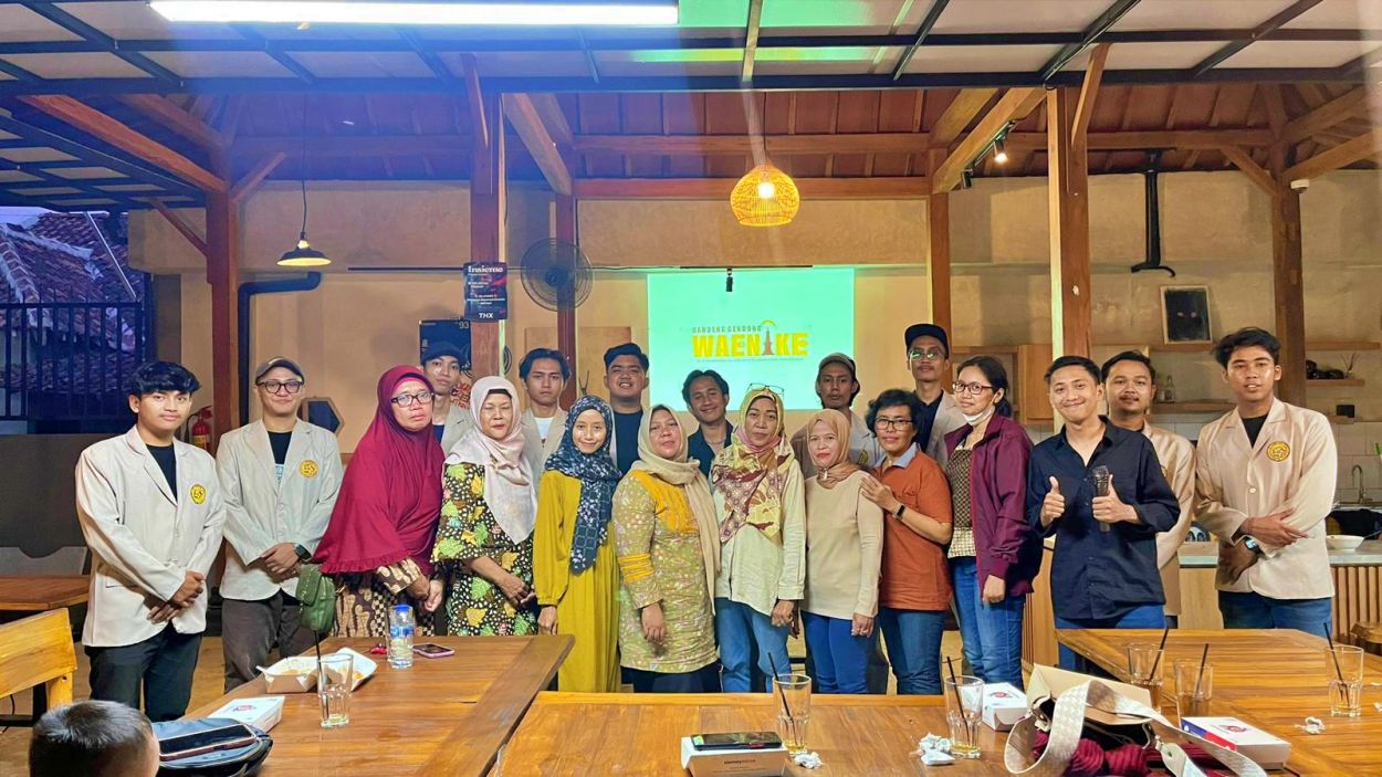Mahasiswa dan Mahasiswi Universitas Amikom Yogyakarta dari program studi Ilmu Komunikasi angkatan 21 telah melaksanakan kegiatan sosialisasi di inseme coffee