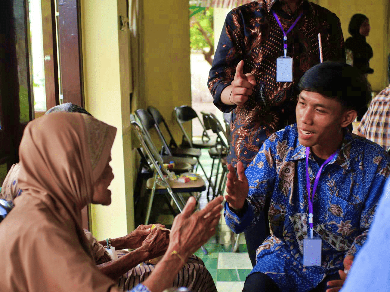 Mahasiswa dan Mahasiswi Universitas amikom Yogyakarta gelar kegiatan sosialisasi di Panti Wreda Budhi Dharma