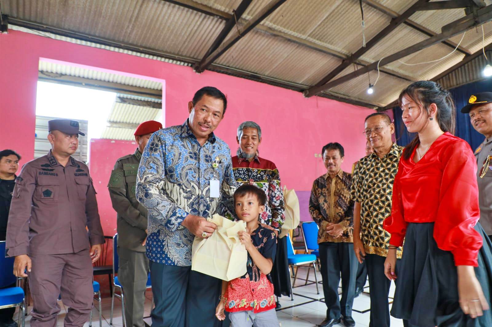 PJ Gubernur Jateng berbagi kasih kepada anak anak di Panti Asuhan di moment Natal