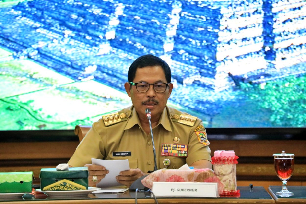 PJ Gubernur Jateng mewakili Pemprov Jateng saat bertemu KPU Jateng