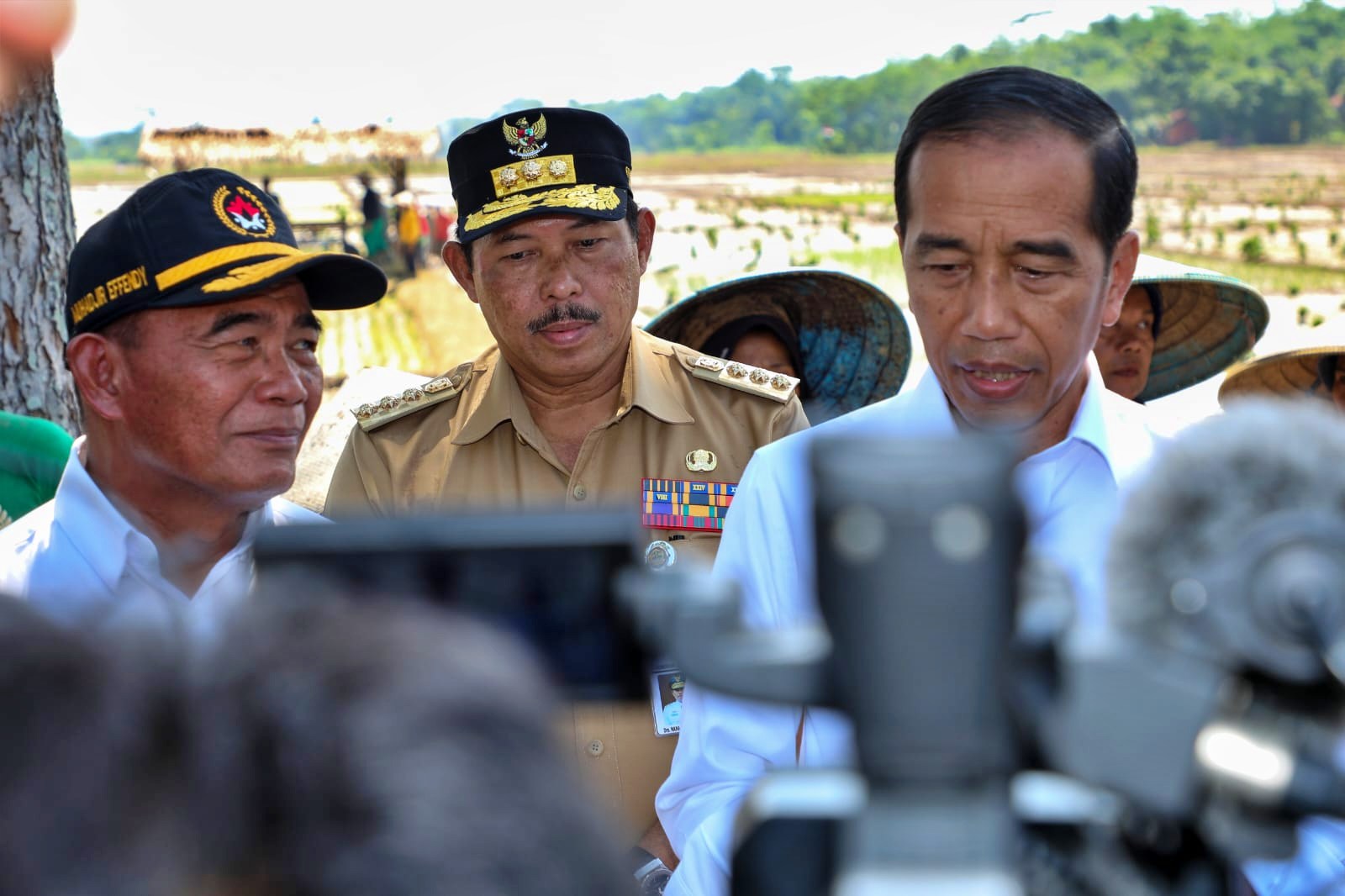 Presiden Jokowi saat meninjau Petani di Jawa Tengah