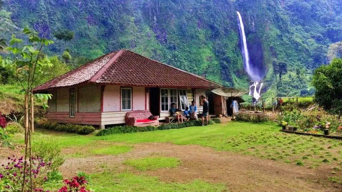 Rumah abah jajang jadi tempat wisata dan viral