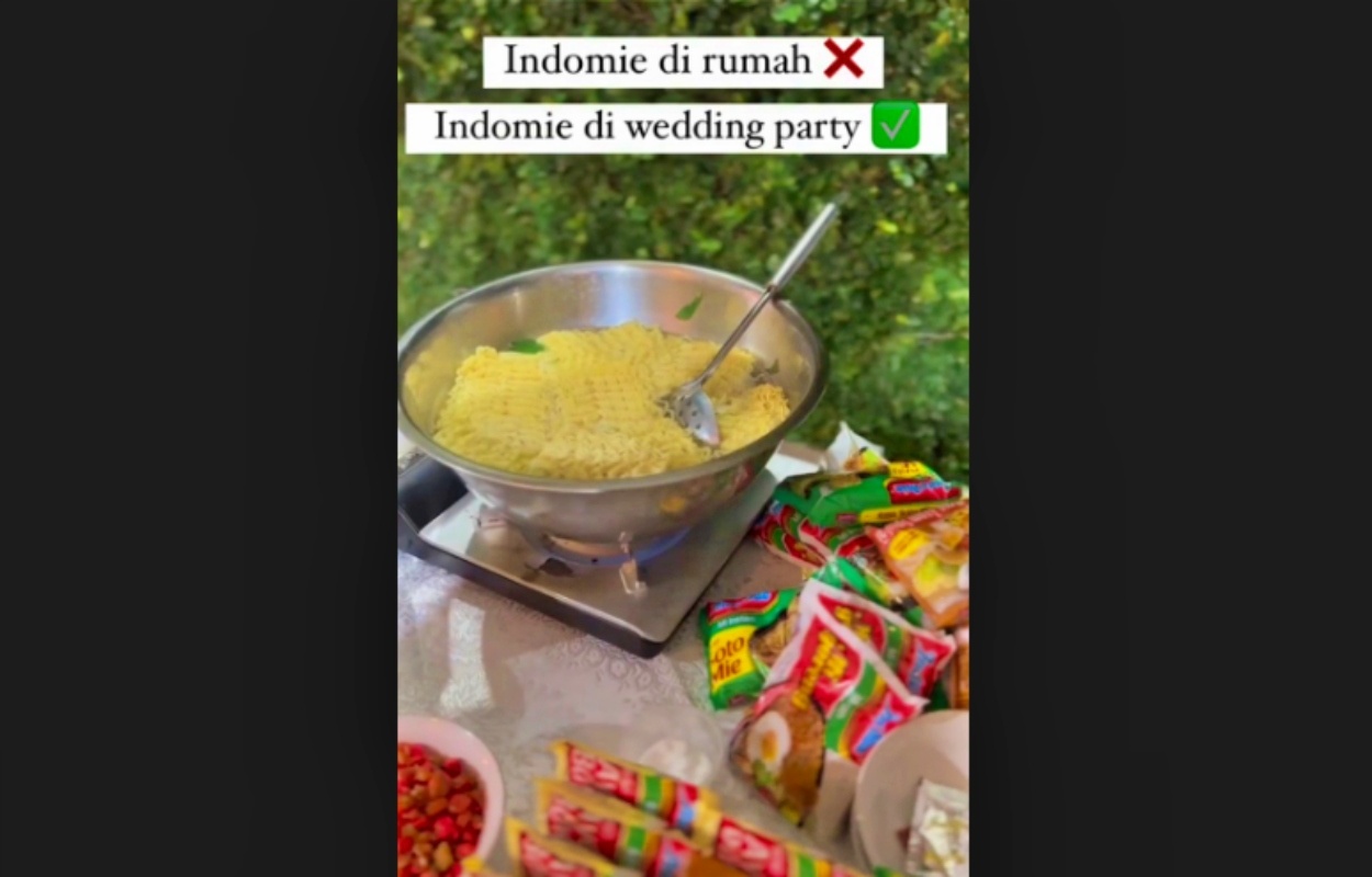 Viral acara pernikahan menyajikan mi instan untuk para tamu undangan