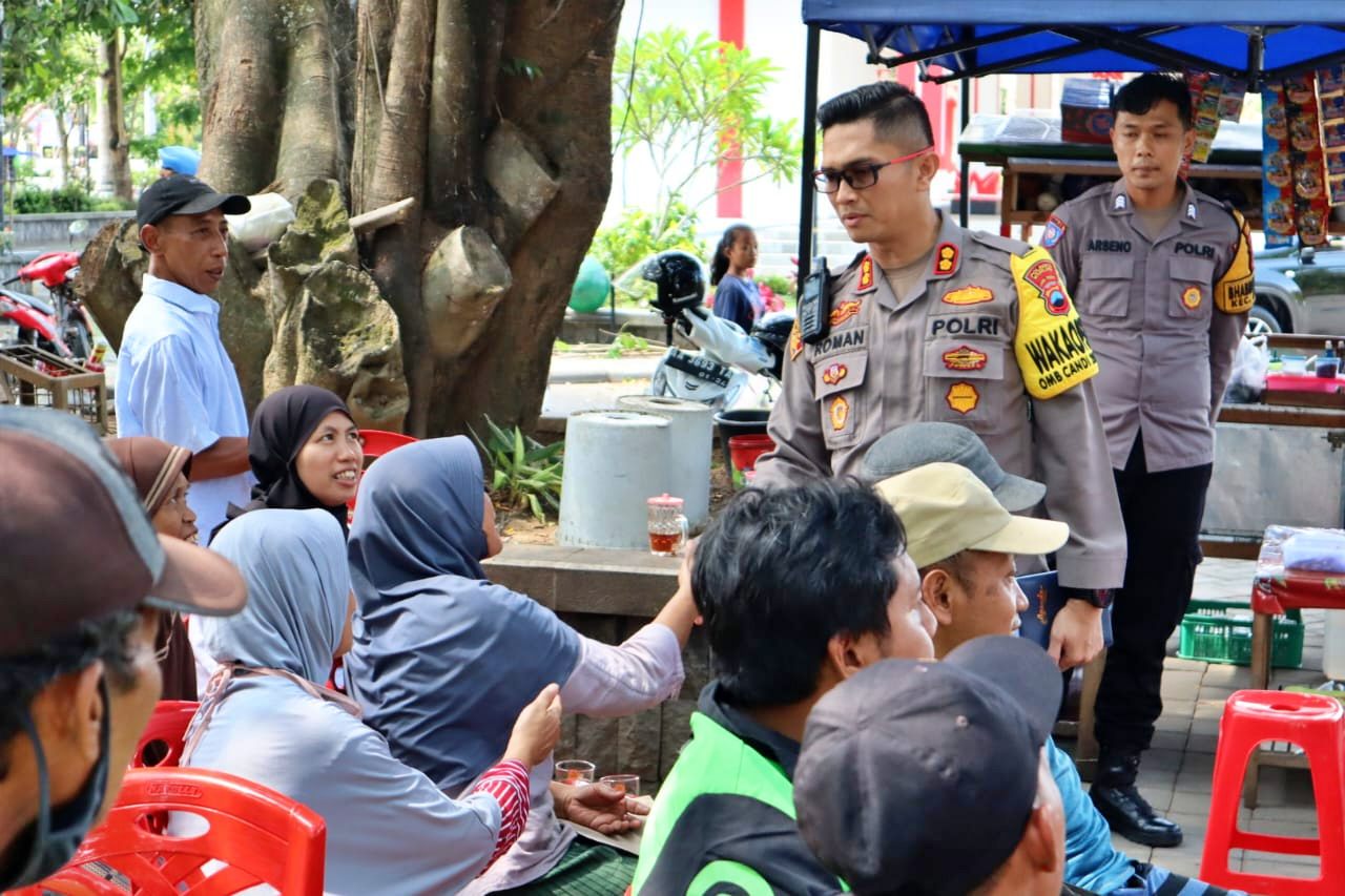 Wakapolresta Magelang saat bertemu warga di Jumat Curhat