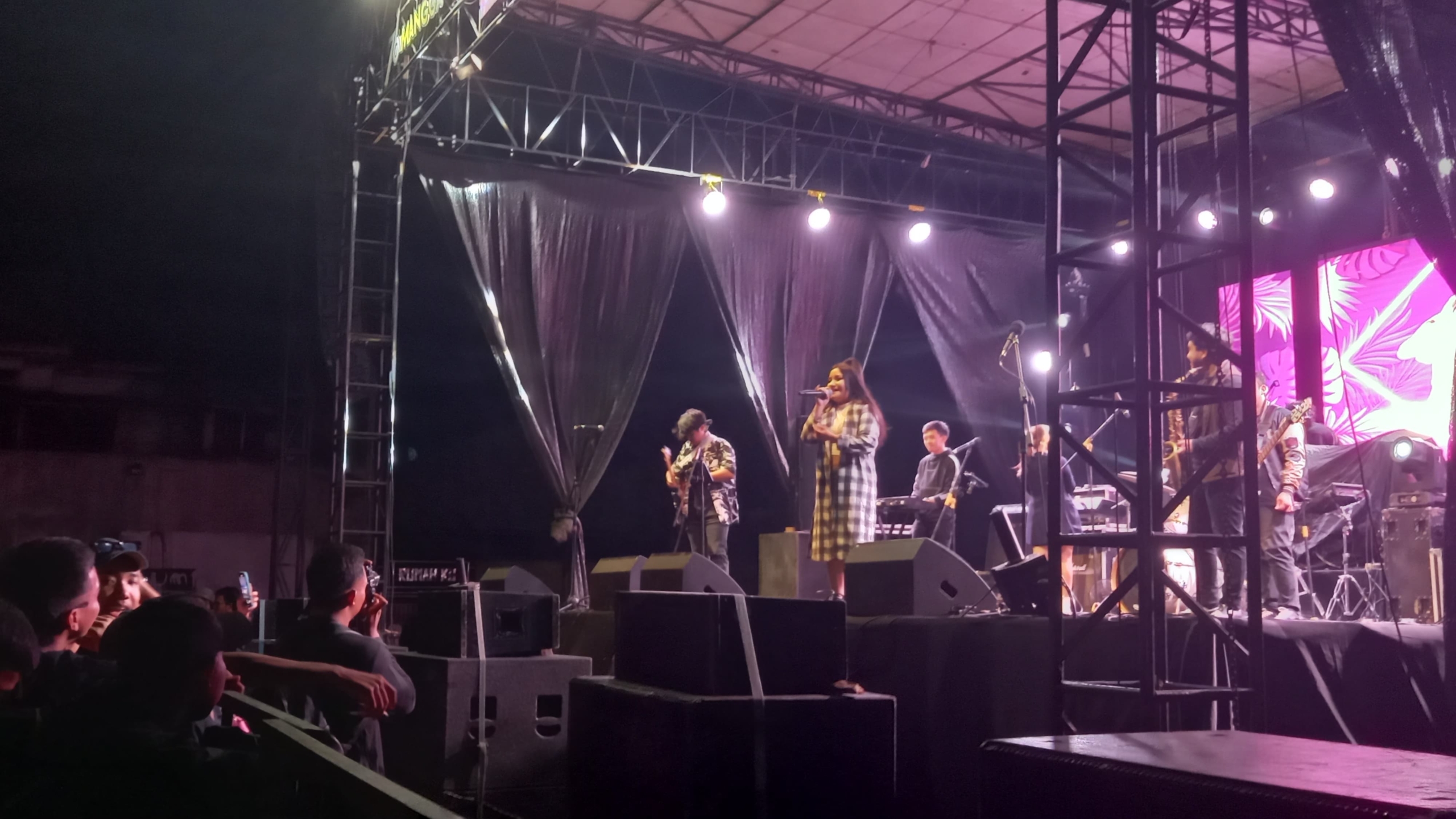 Bawakan Lagu Hits, Felika Stephani Meriahkan Festival Musik Orkestra 6.0 di Kota Magelang