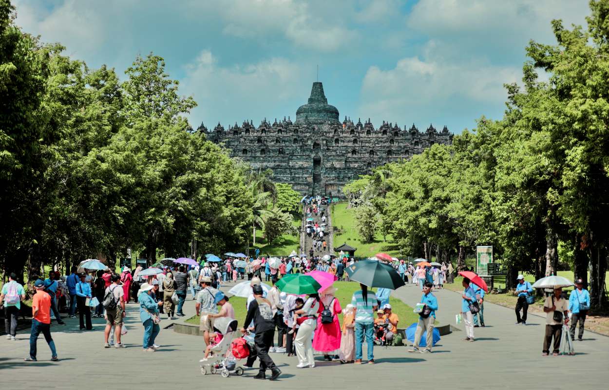 Wisatawan di Candi Borobudur