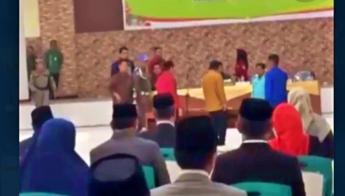 tangkapan video wakil bupati mengamuk saat ada proses pelantikan pejabat