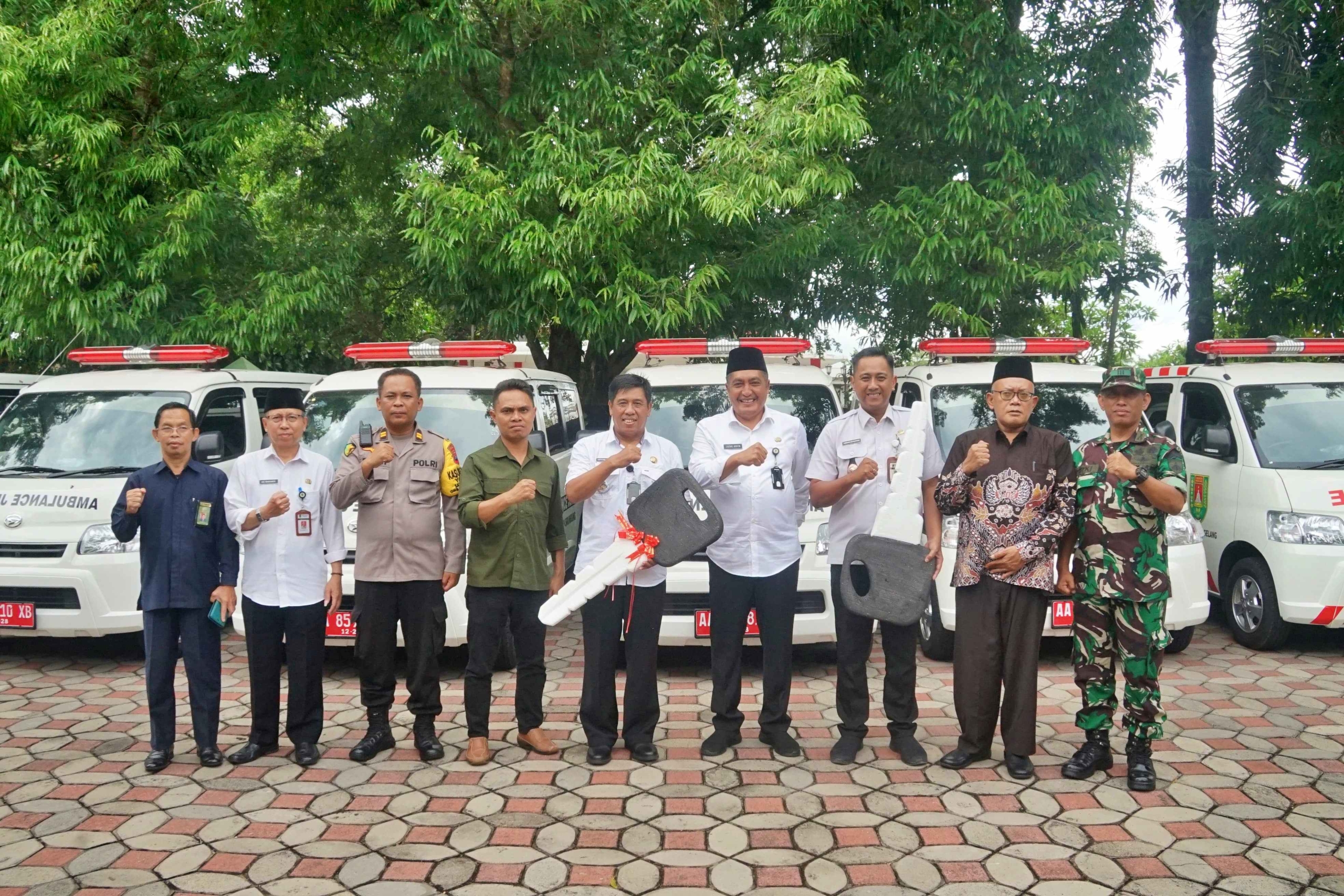 Bupati Magelang Serahkan 9 Ambulance Jenazah Dan 5 Ambulance Untuk Kelurahan