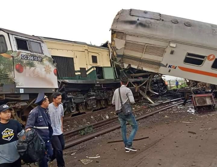 Kecelakaan maut tabrakan dua kereta api di Bandung