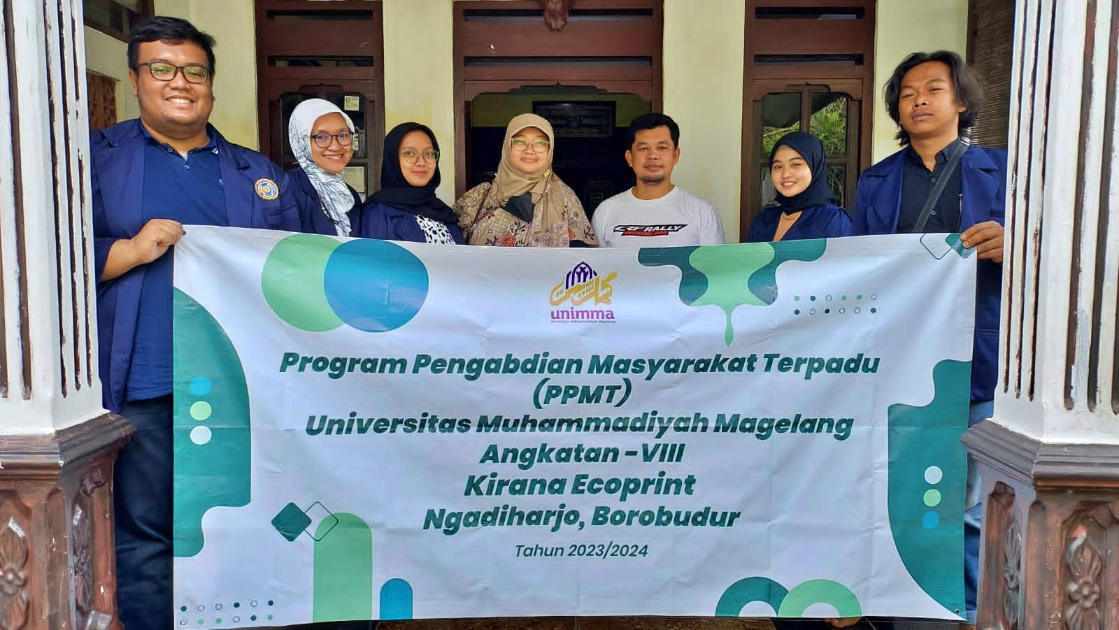 Mahasiswa PPMT UNIMMA saat sosialisasi di UMKM daerah Borobudur Magelang