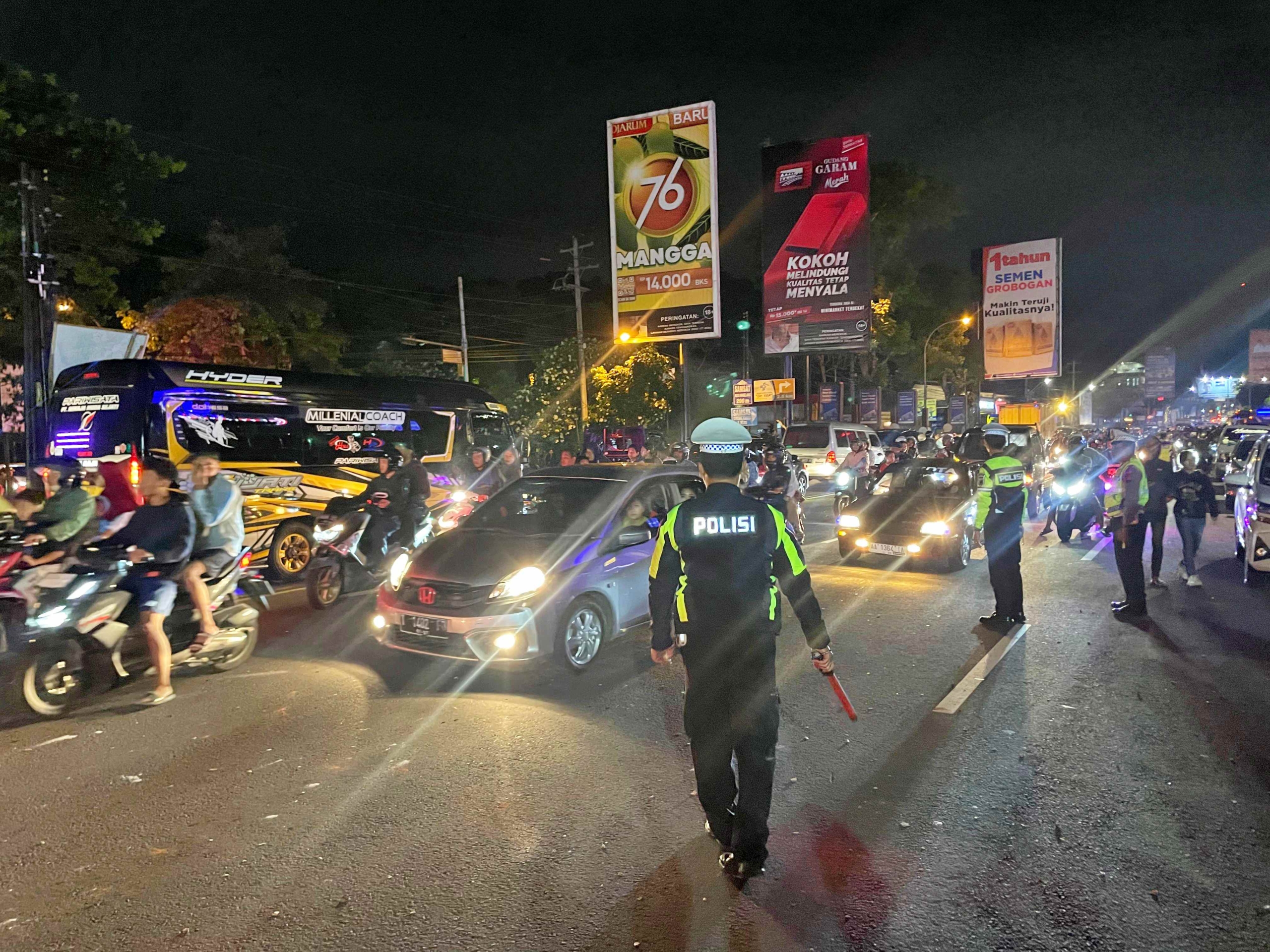 Patroli Skala Besar oleh Personil Gabungan di malam pergantian tahun di Magelang
