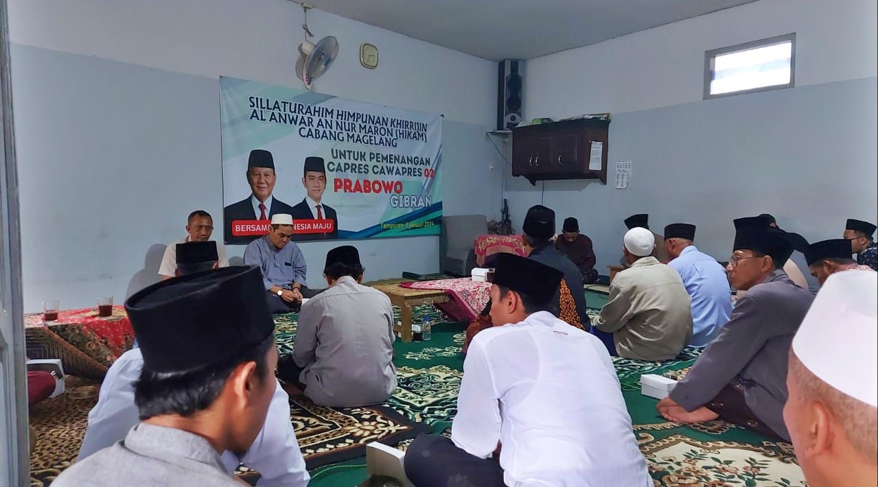 Ratusan santri, ustadz dan alumni pondok pesantren di Kabupaten Magelang menyatakan dukungan kepada Pasangan Koalisi Indonesia Maju (KIM) Prabowo Subianto-Gibran Rakabuming Raka pada Pilpres 2024