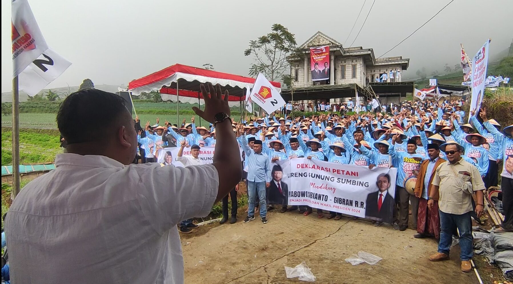 Sejumlah Petani di Lereng Sumbing Magelang Deklarasi Dukung Prabowo-Gibran