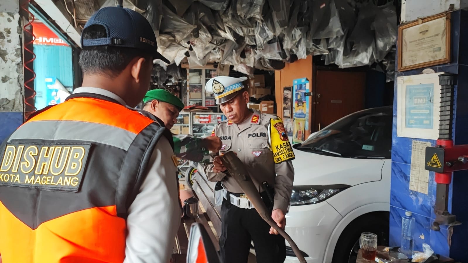 Cegah Penggunaan Knalpot Brong, Polres Magelang Kota Sosialisasi di Pasar dan Jalan