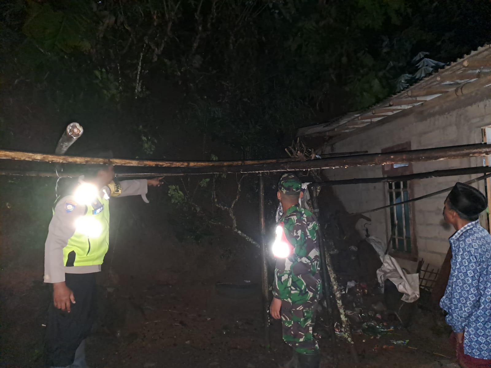 Tebing Longsor di Kajoran, Dapur Rumah Warga Rusak