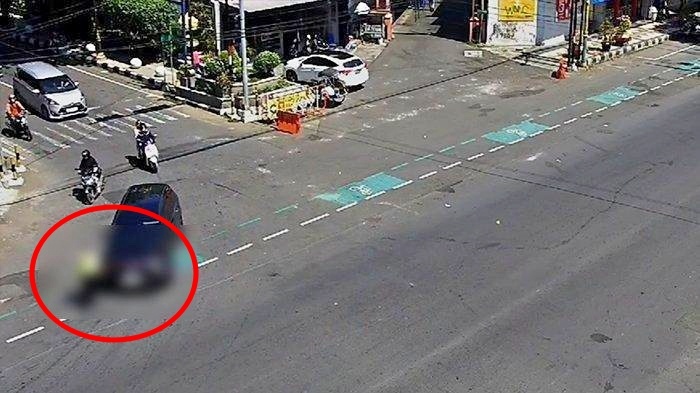 tangkapan layar video anggota Satlantas Polres Klaten ditabrak mobil saat bertugas hingga meninggal dunia