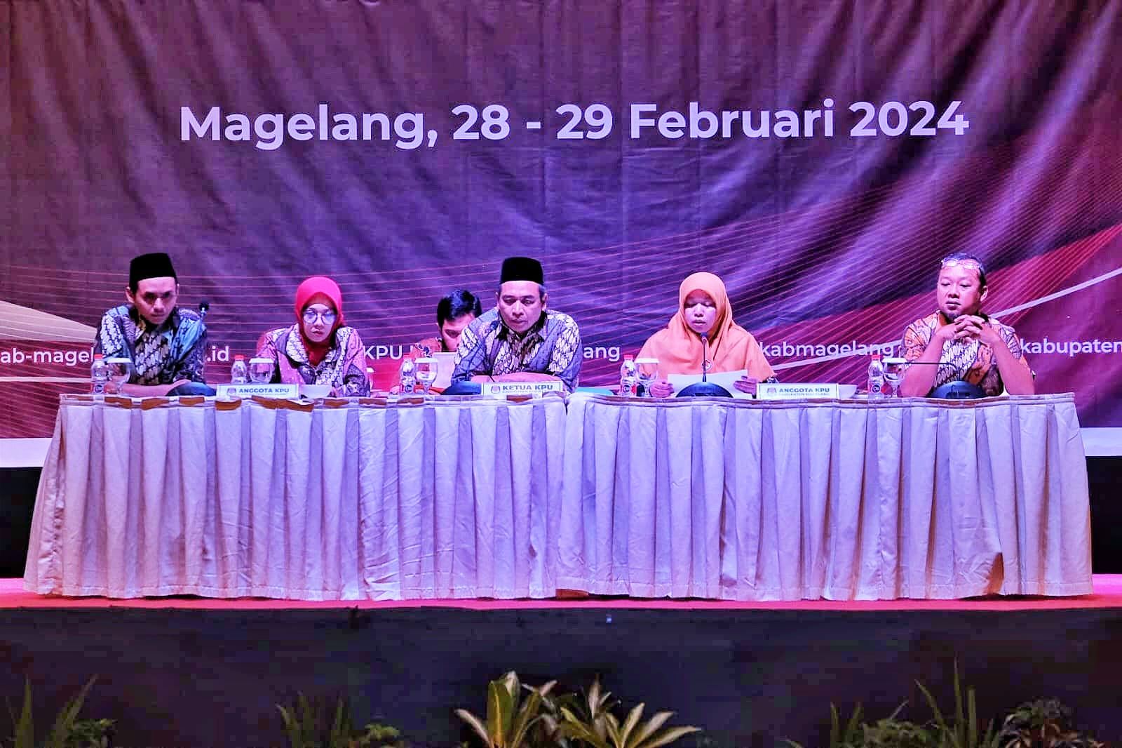 5 Komisioner KPU Kabupaten Magelang pimpin rapat pleno terbuka