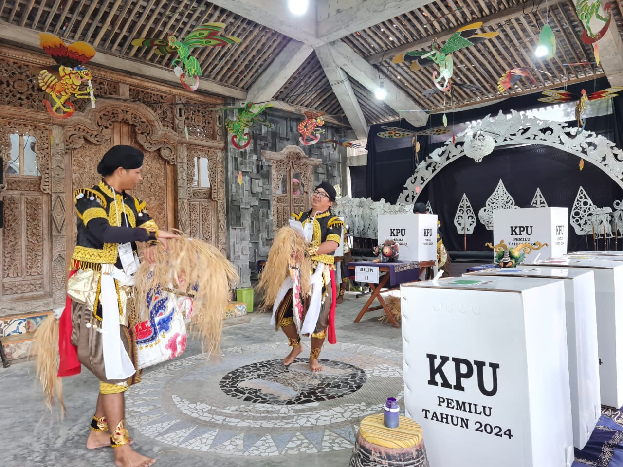 Unik! Petugas KPPS di Krogowanan Sawangan Magelang Tampilkan Jaranan Kepang