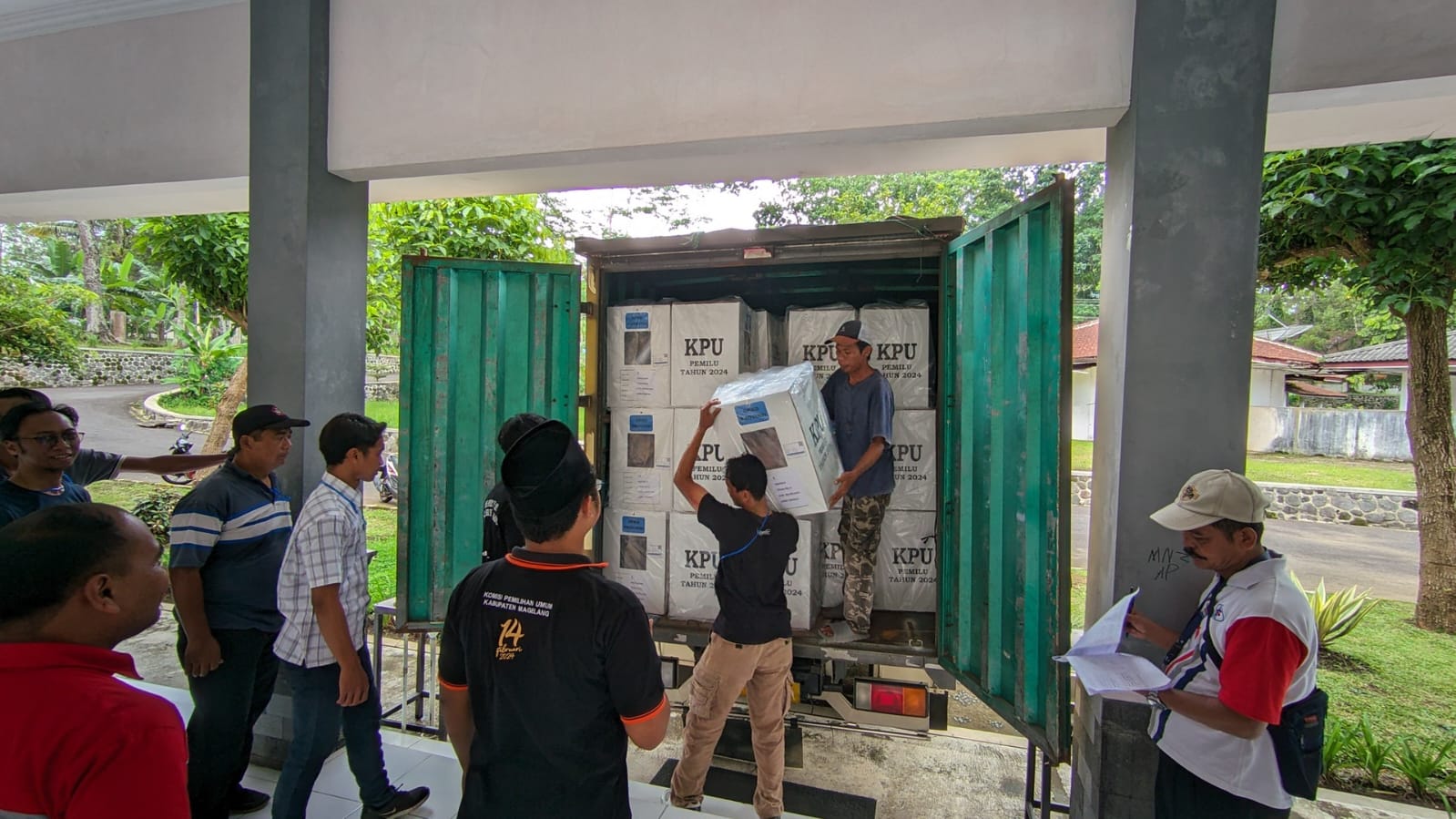 KPU Kabupaten Magelang Mulai Distribusikan Logistik Pemilu 2024 ke Kecamatan