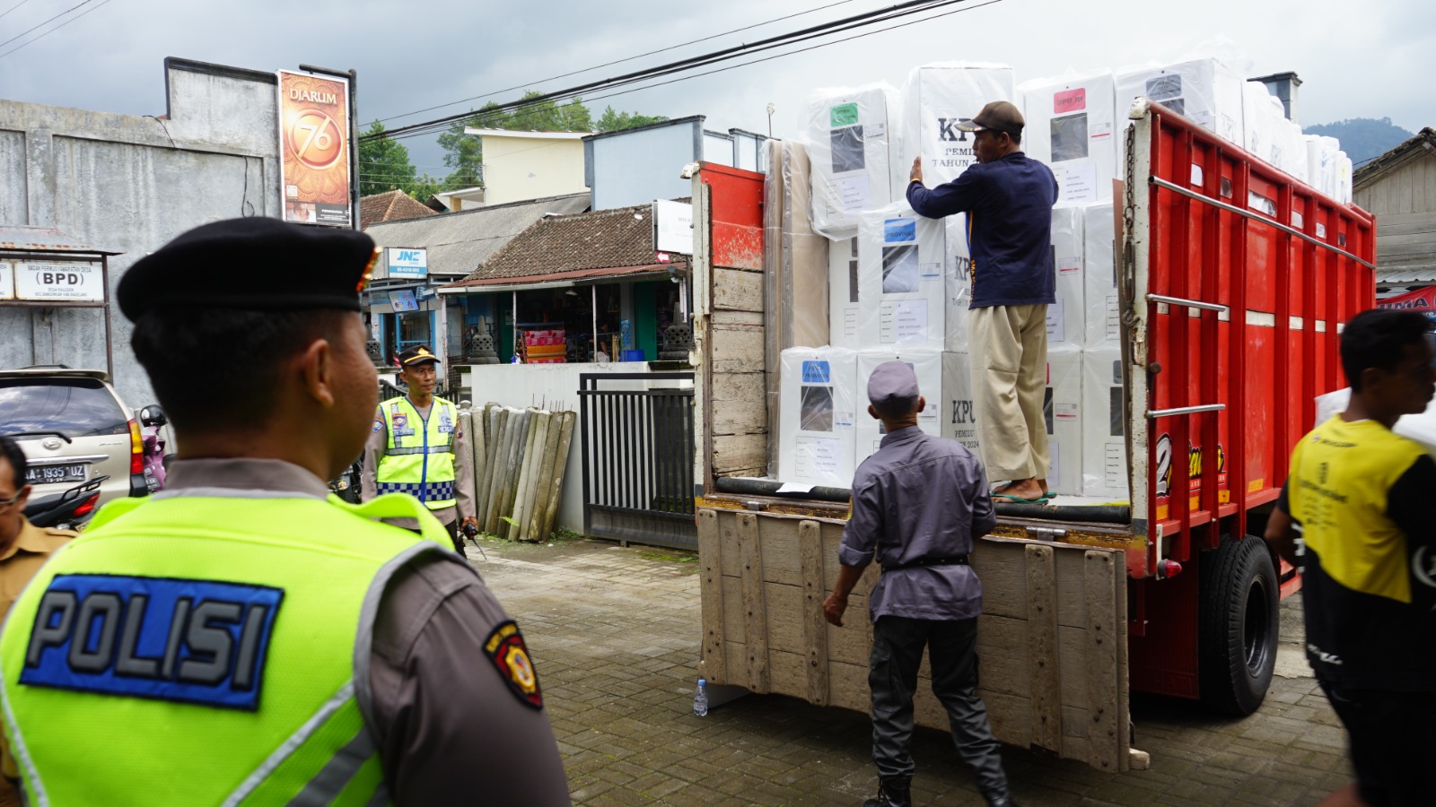 Polres Magelang Kota Kawal Pergeseran Logistik Pemilu 2024 Menuju PPS