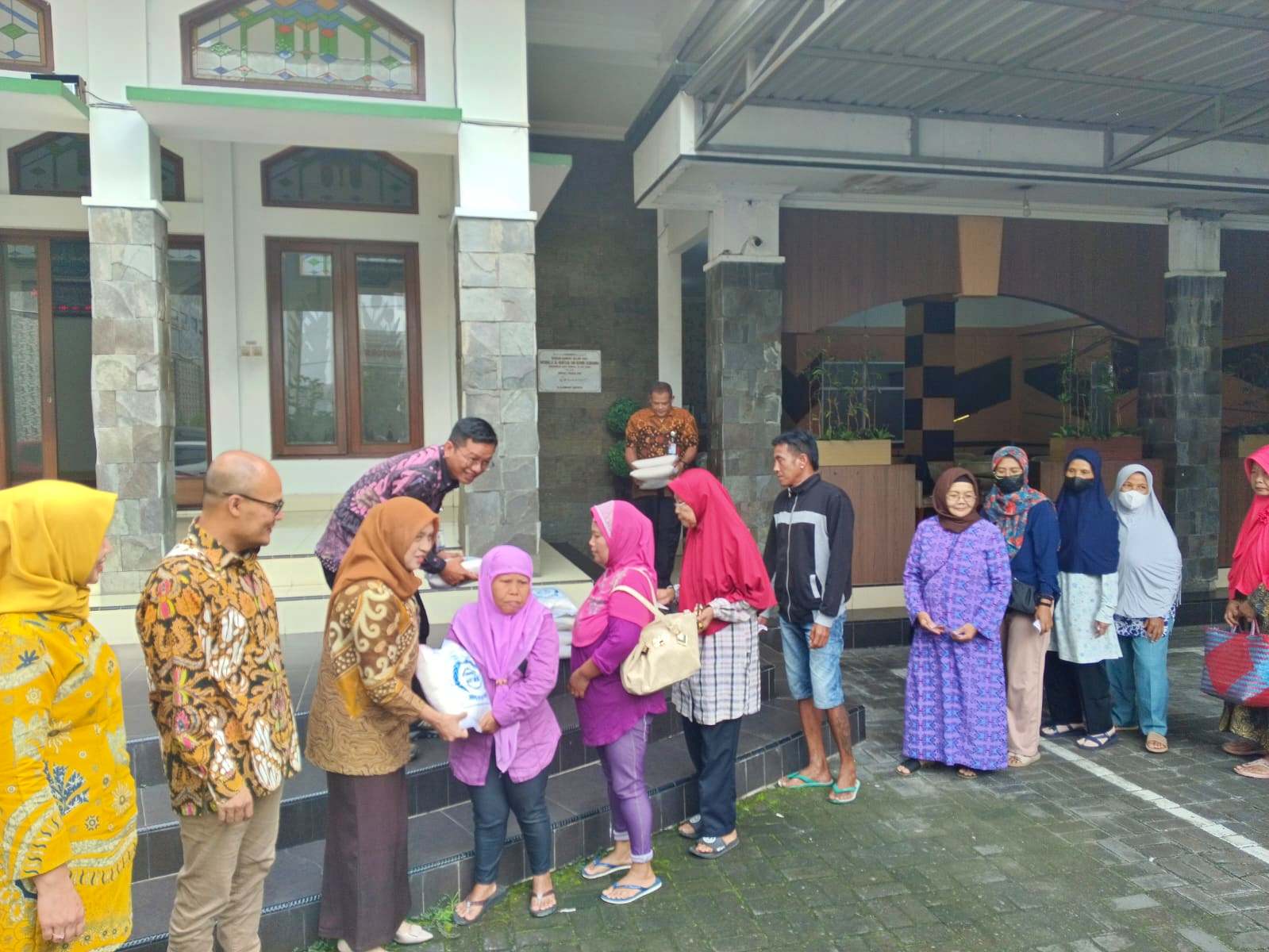 Bank Bapas 69 Berikan Bantuan Beras