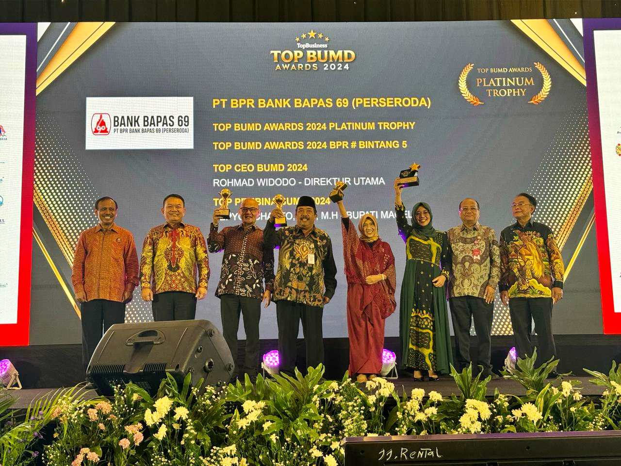 Bank Bapas 69 Magelang Terima Penghargaan TOP BUMD Awards 2024